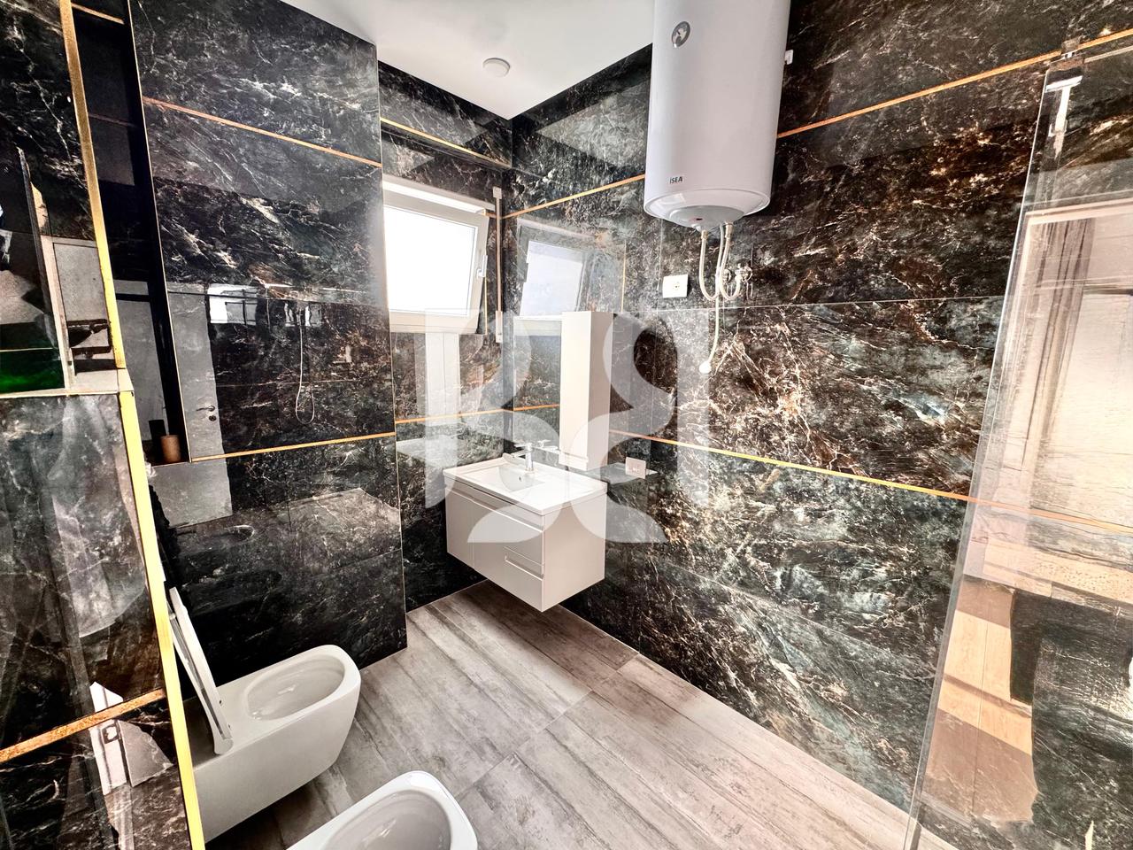 APARTAMENT ME QIRA 2+1+2+POST PARKIMI KINOSTUDIO – Mobilim Modern dhe Vendndodhje Strategjike*