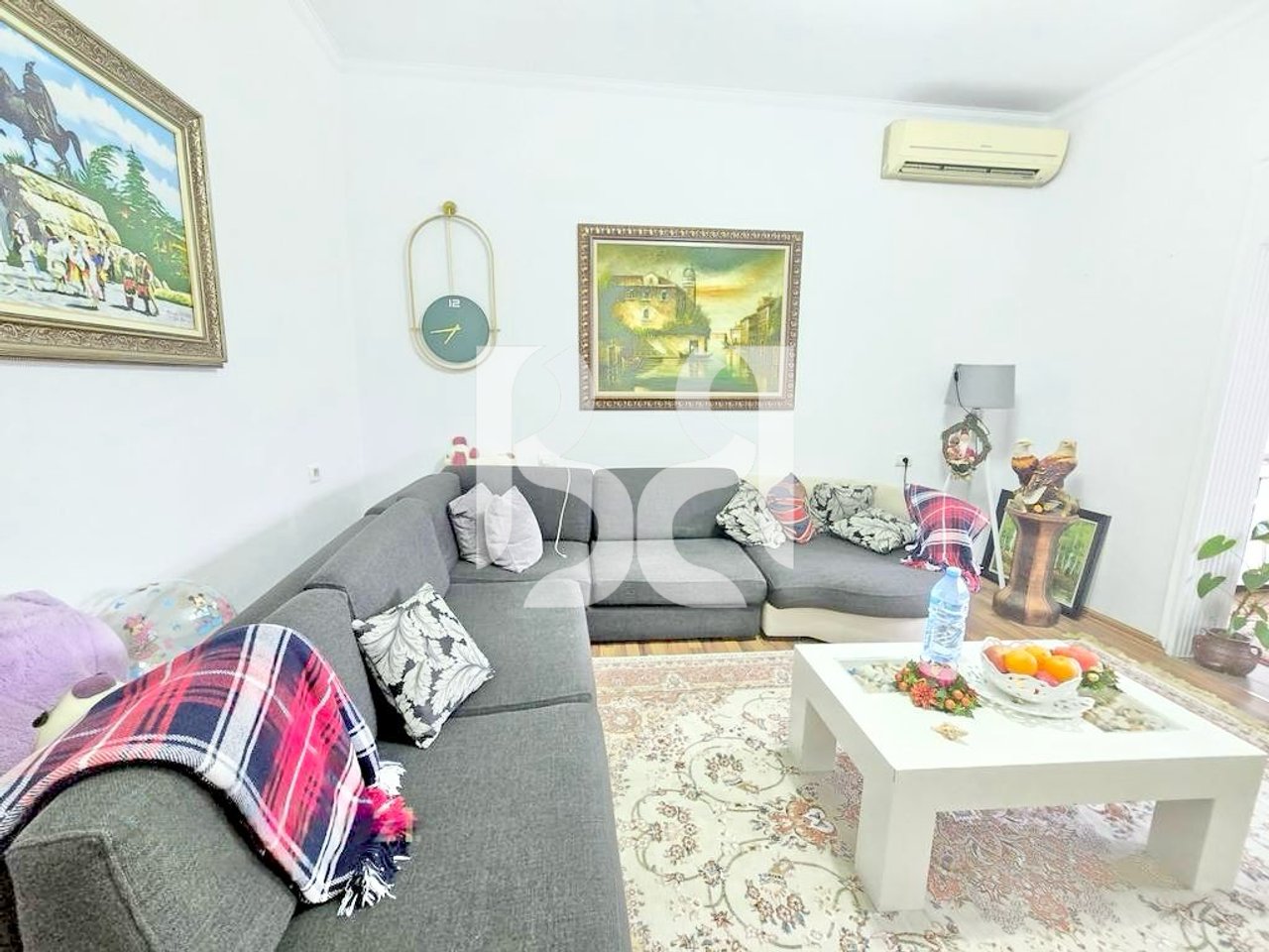 APARTAMENT   ME QIRA NE SAUK 2+1 ME POST PARKIMI PRANE AKADEMIS SE POLICISE