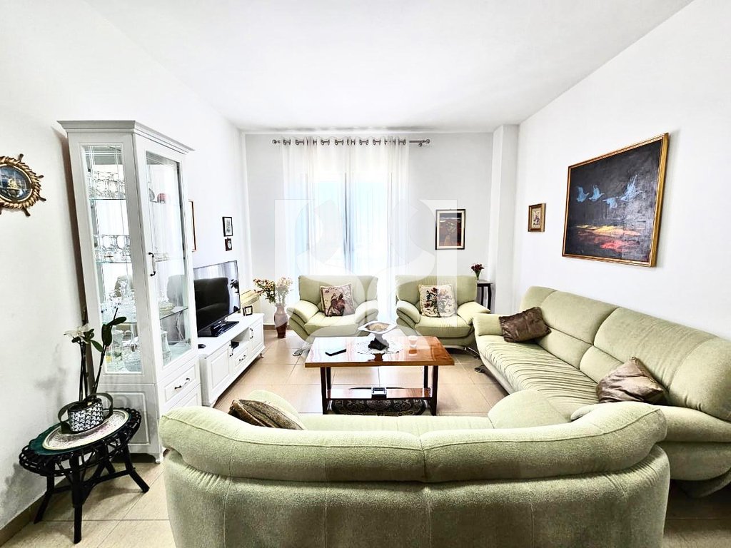 APARTAMENT 2+1 ME QIRA, QENDER TIRANE