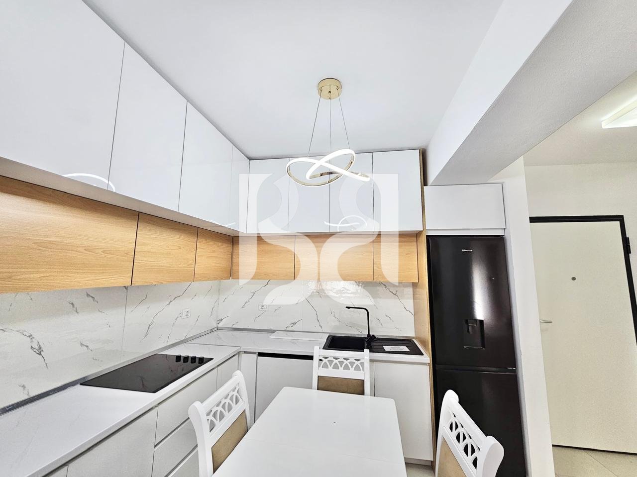 APARTAMENT 1+1 ME QERA NE RRUGEN E KAVAJES
