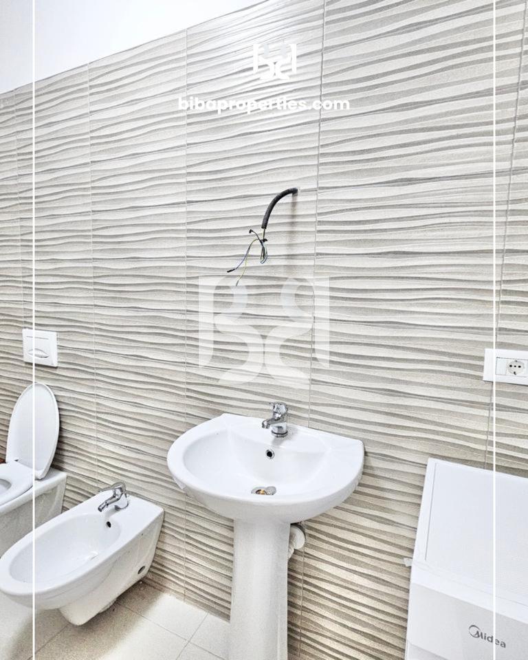 APARTAMENT 1+1 ME QERA NE RRUGEN E KAVAJES