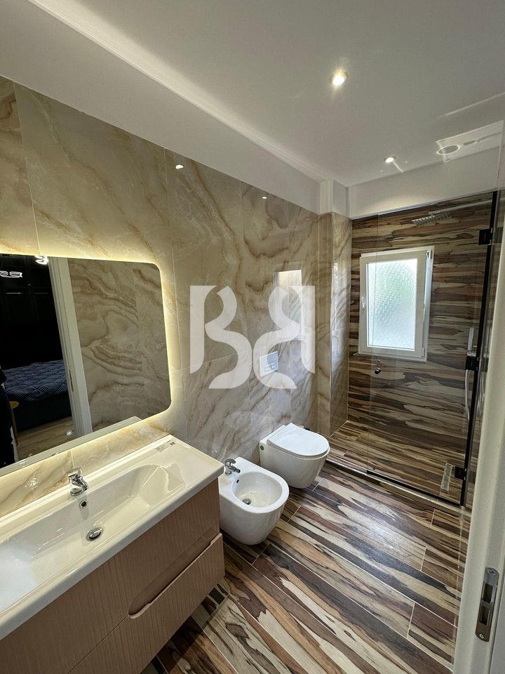 APARTAMENT ME QIRA 3 +1+2+POST PARKIMI NE FARKE /LAKE LAND  – Mobilim Modern dhe Vendndodhje Strategjike*