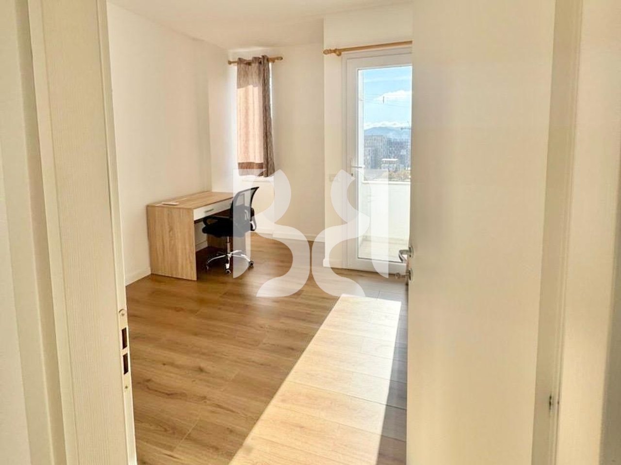 APARTAMENT 3+1 ME QIRA ISH FUSHA E AVIACIONIT