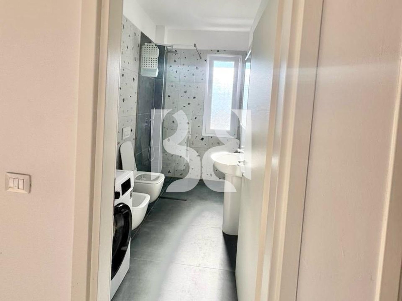 APARTAMENT 3+1 ME QIRA ISH FUSHA E AVIACIONIT