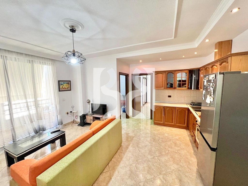 APARTAMENT ME QIRA 2+1+2 TUALETE  ISH STACIONI I TRENIT