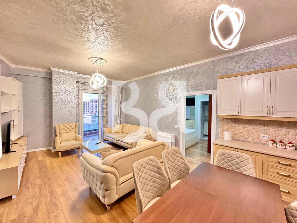 APARTAMENT ME QIRA 2+1+2+POST PARKIMI KINOSTUDIO – Mobilim Modern dhe Vendndodhje Strategjike*