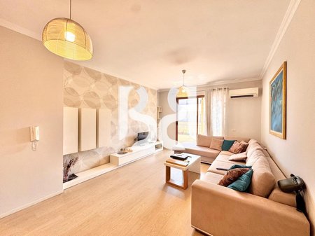 APARTAMENT ME QIRA NE ASTIR 3+1+2 ME GARAZHD PRANE PARK HOTEL*