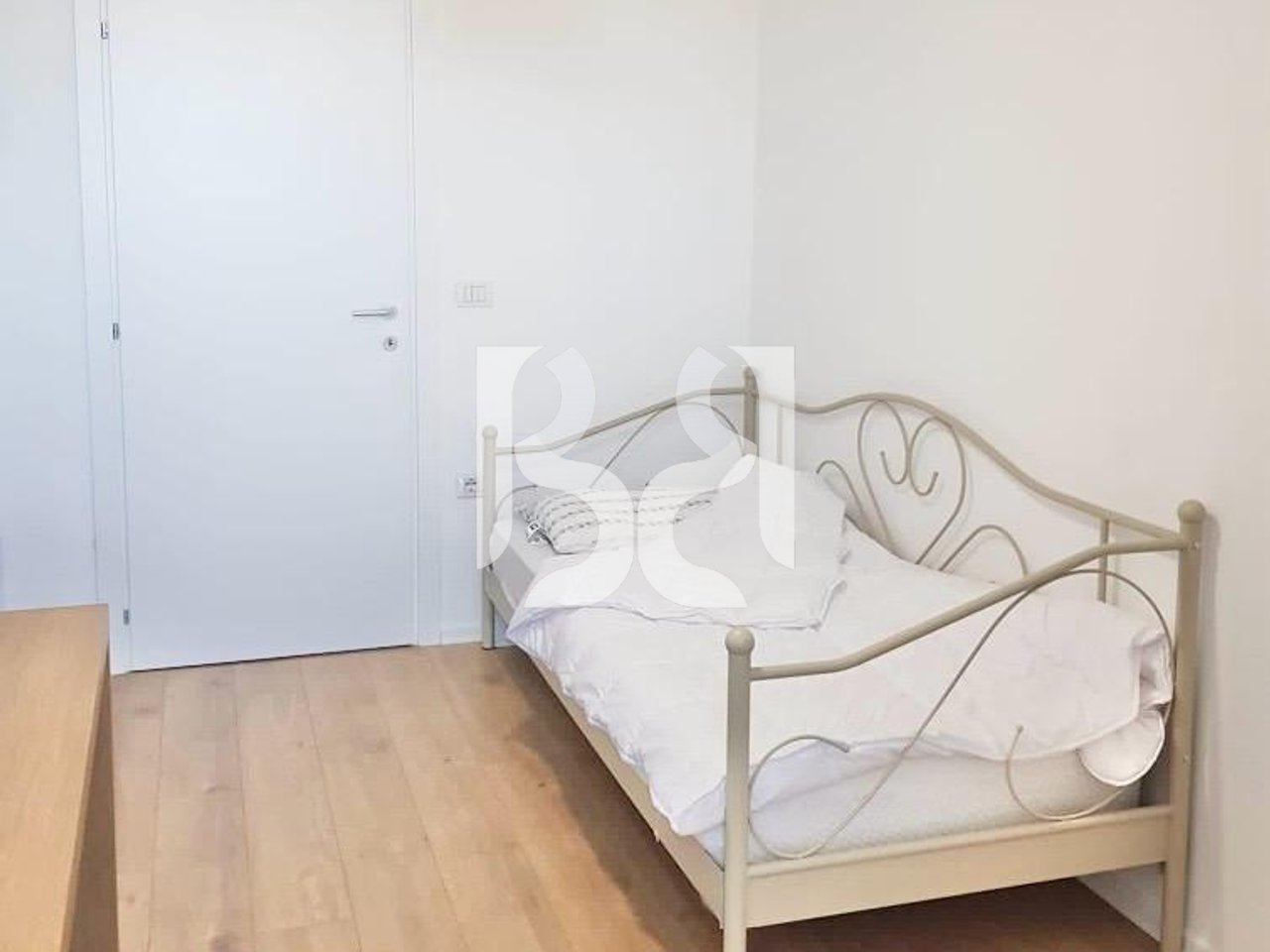 APARTAMENT ME QIRA 2+1+2 FIORI DI BOSCO