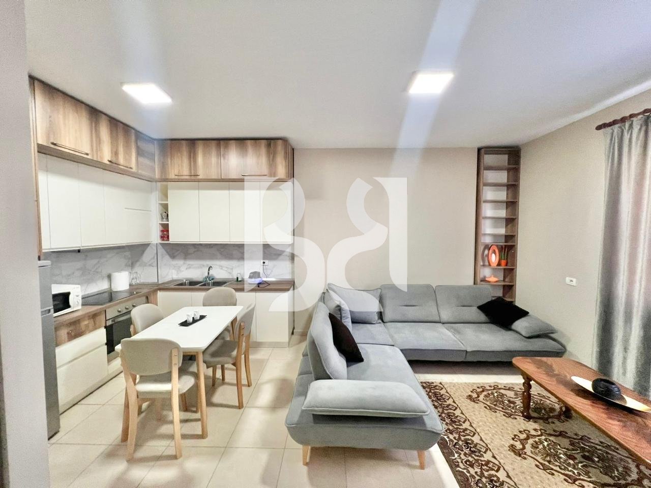 APARTAMENT ME QIRA 1+1+BALLKON TEK FUSHA E AVIACIONIT**