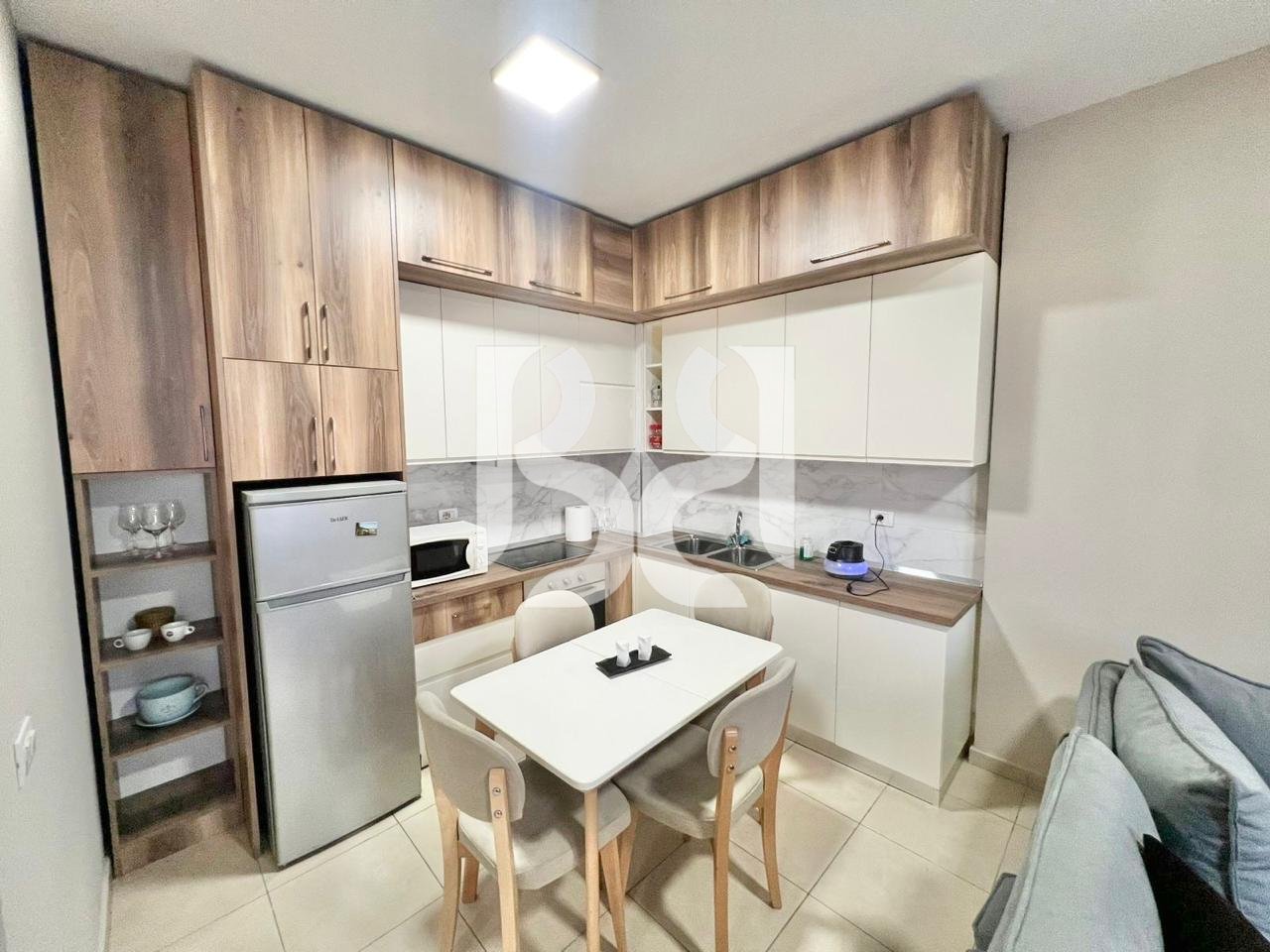APARTAMENT ME QIRA 1+1+BALLKON TEK FUSHA E AVIACIONIT**