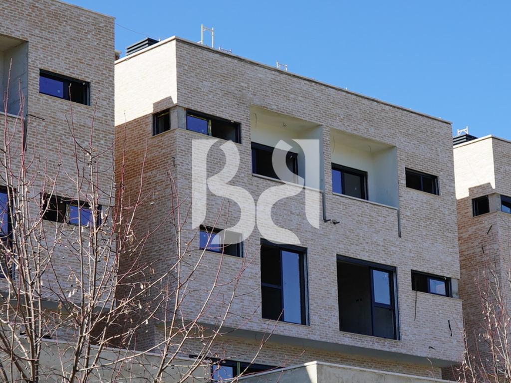 TRIPLEX LUKSOZE ME PISHINË PRIVATE & VERANDË PANORAMIKE – JETESË ELITARE NË PRIVATËSI TOTALE