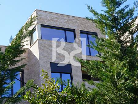 TRIPLEX LUKSOZE ME VERANDË PANORAMIKE – JETESË ELITARE NË PRIVATËSI TOTALE