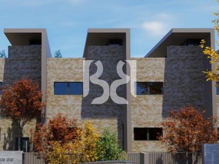 TRIPLEX LUKSOZE ME VERANDË PANORAMIKE – JETESË ELITARE NË PRIVATËSI TOTALE