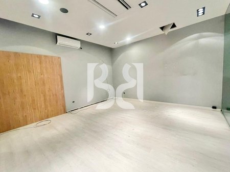 ROOM FOR RENT IN BLLOK NEAR THE UNIVERSITY BOOK