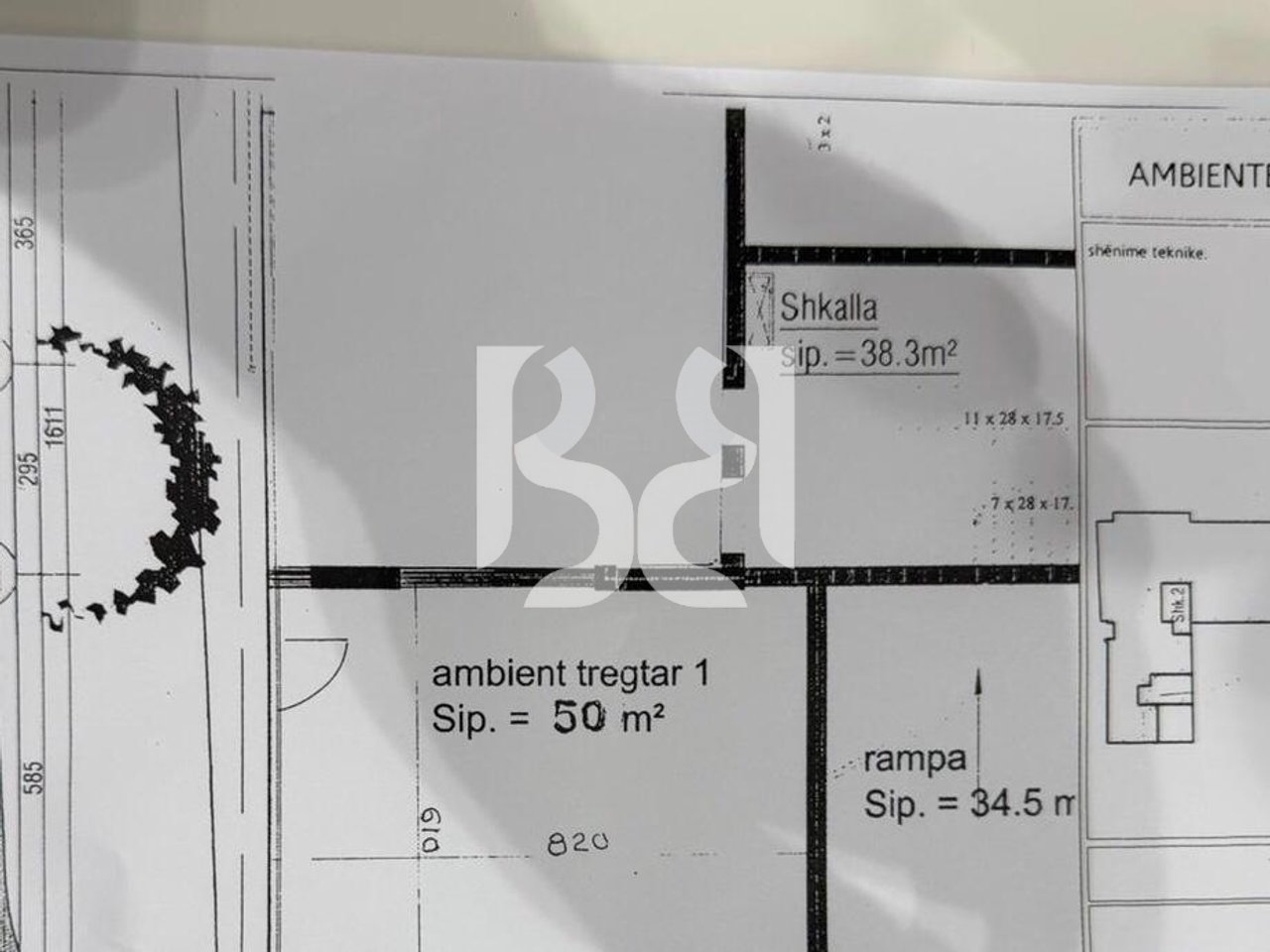 SHITET SUPER AMBIENT BIZNESI NË KËND  FASADË XHAMI DY ANËT + GARAZH PRIVAT 20m²  KINOSTUDIO*