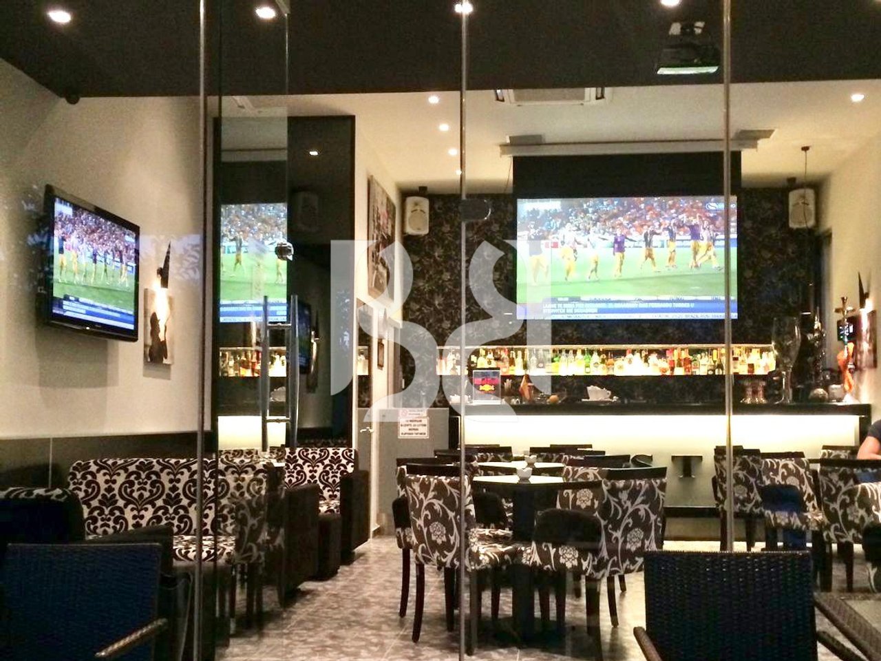 SHITET SUPER AMBIENT BIZNESI NË KËND  FASADË XHAMI DY ANËT + GARAZH PRIVAT 20m²  KINOSTUDIO*