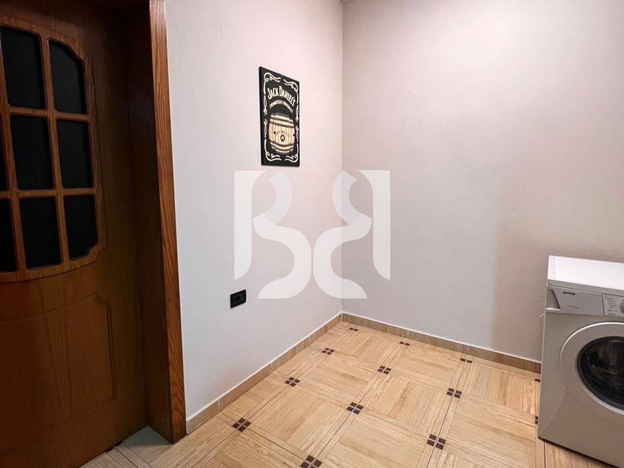 The 2nd floor of a private house is for rent.