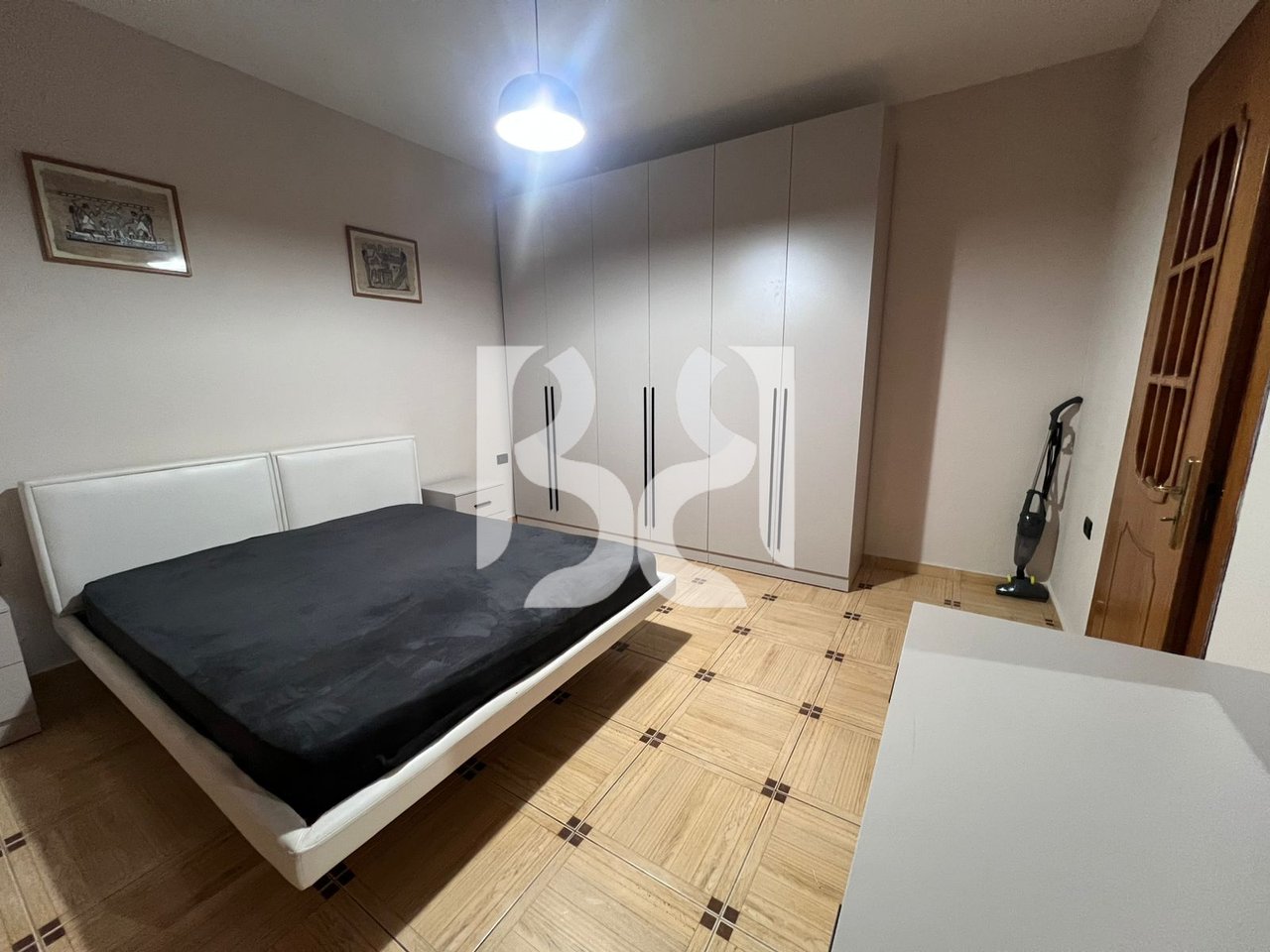 The 2nd floor of a private house is for rent.