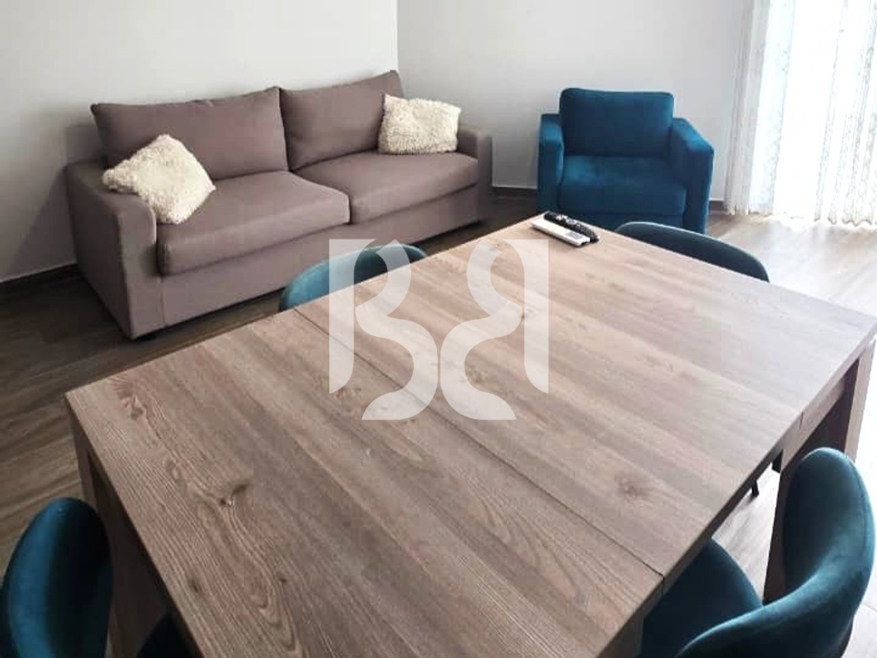 JEPET APARTAMENT 2+1 ME QIRA TEK RRUGA E DIBRES.