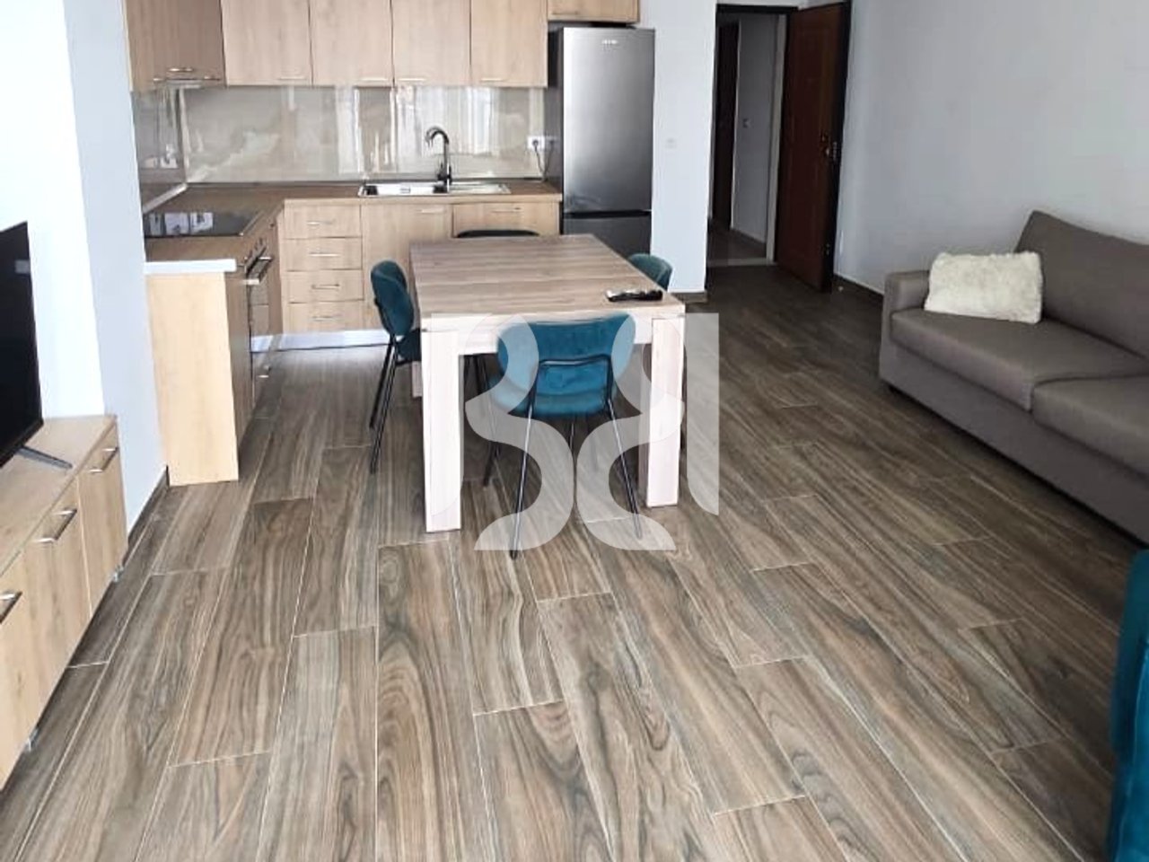 JEPET APARTAMENT 2+1 ME QIRA TEK RRUGA E DIBRES.