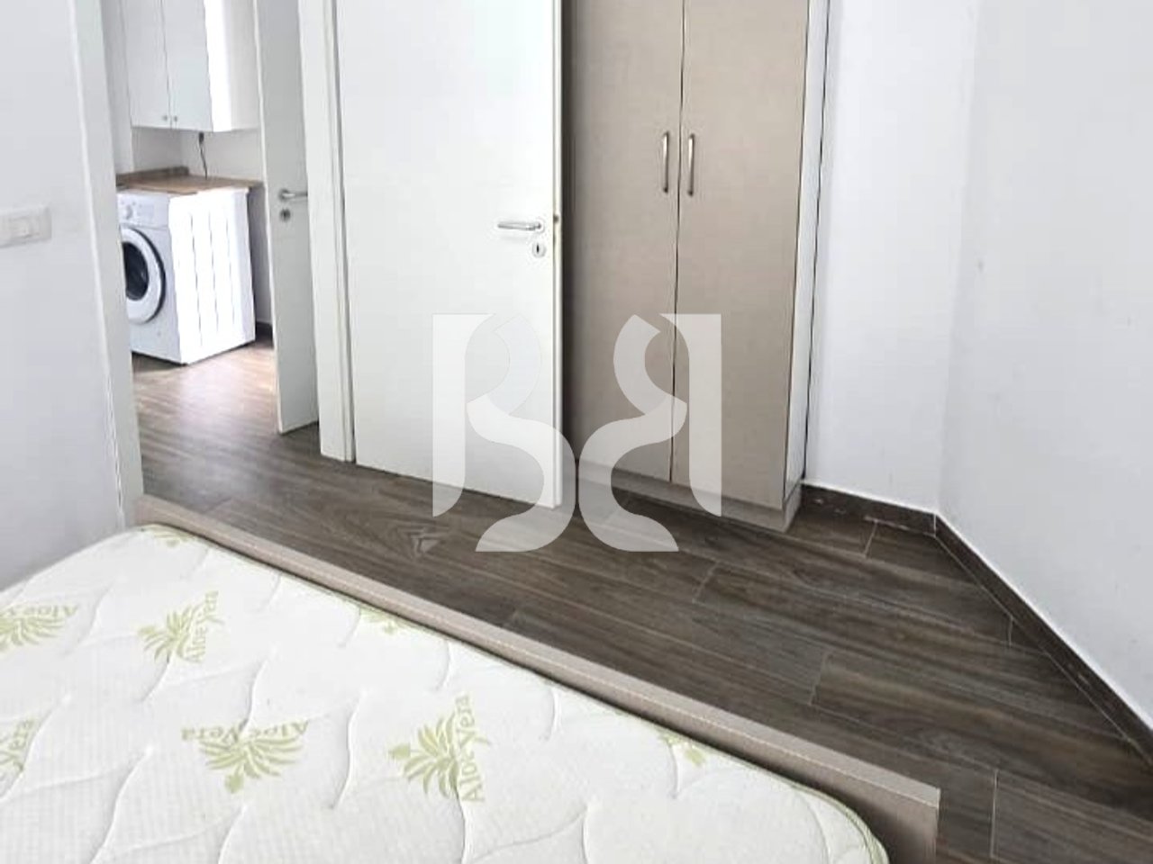 JEPET APARTAMENT 2+1 ME QIRA TEK RRUGA E DIBRES.