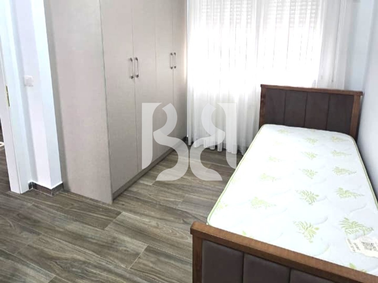 JEPET APARTAMENT 2+1 ME QIRA TEK RRUGA E DIBRES.