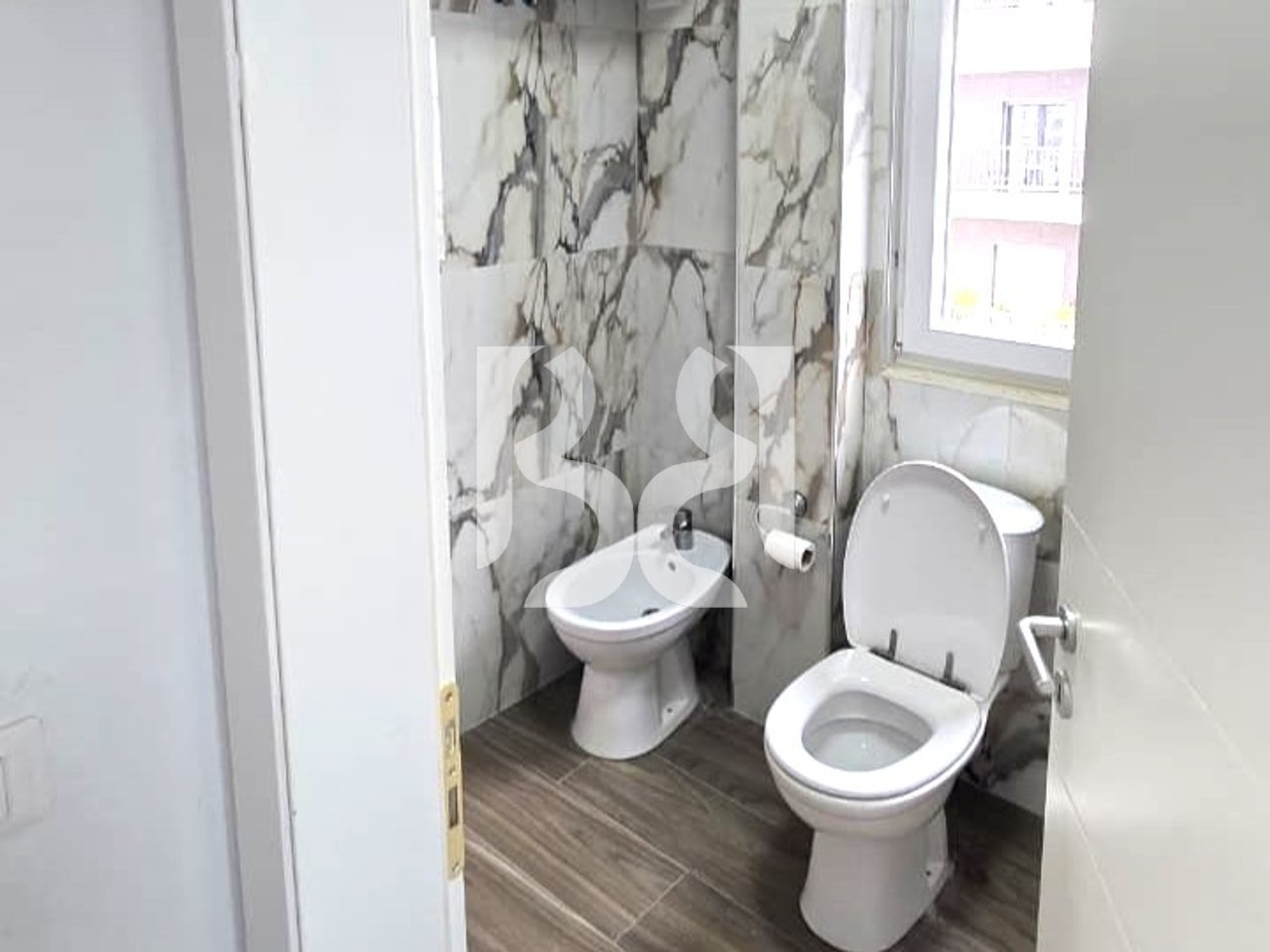 JEPET APARTAMENT 2+1 ME QIRA TEK RRUGA E DIBRES.