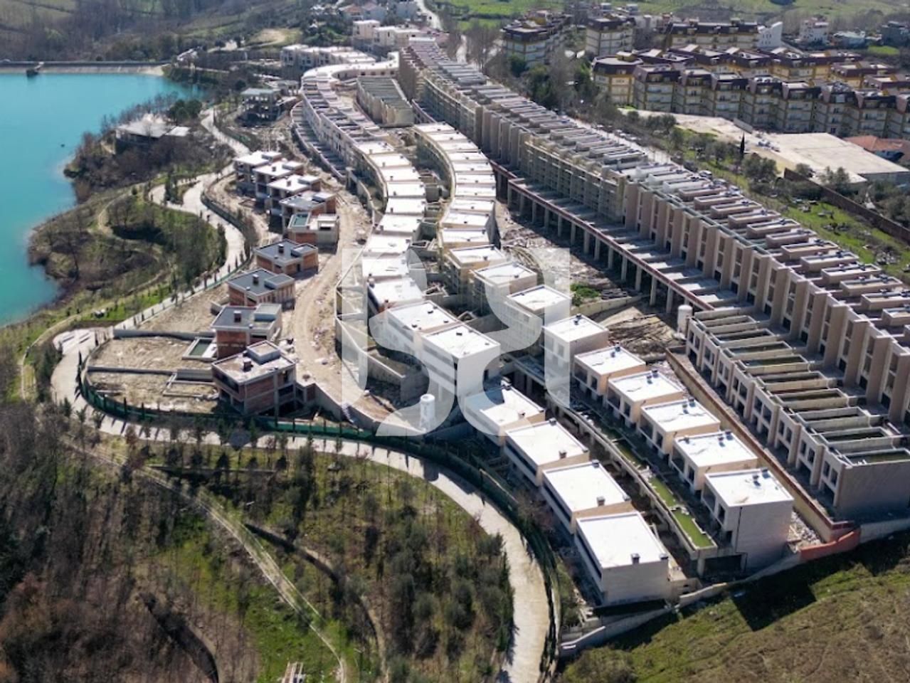 VILË LUKSOZE ME PISHINË PRIVATE & VERANDË PANORAMIKE – JETESË ELITARE NË PRIVATËSI TOTALE