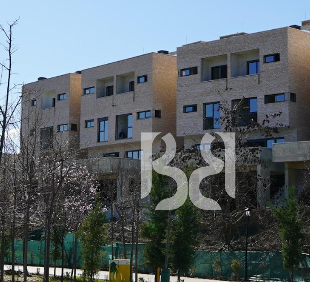 TRIPLEX LUKSOZE ME VERANDË PANORAMIKE – JETESË ELITARE NË PRIVATËSI TOTALE