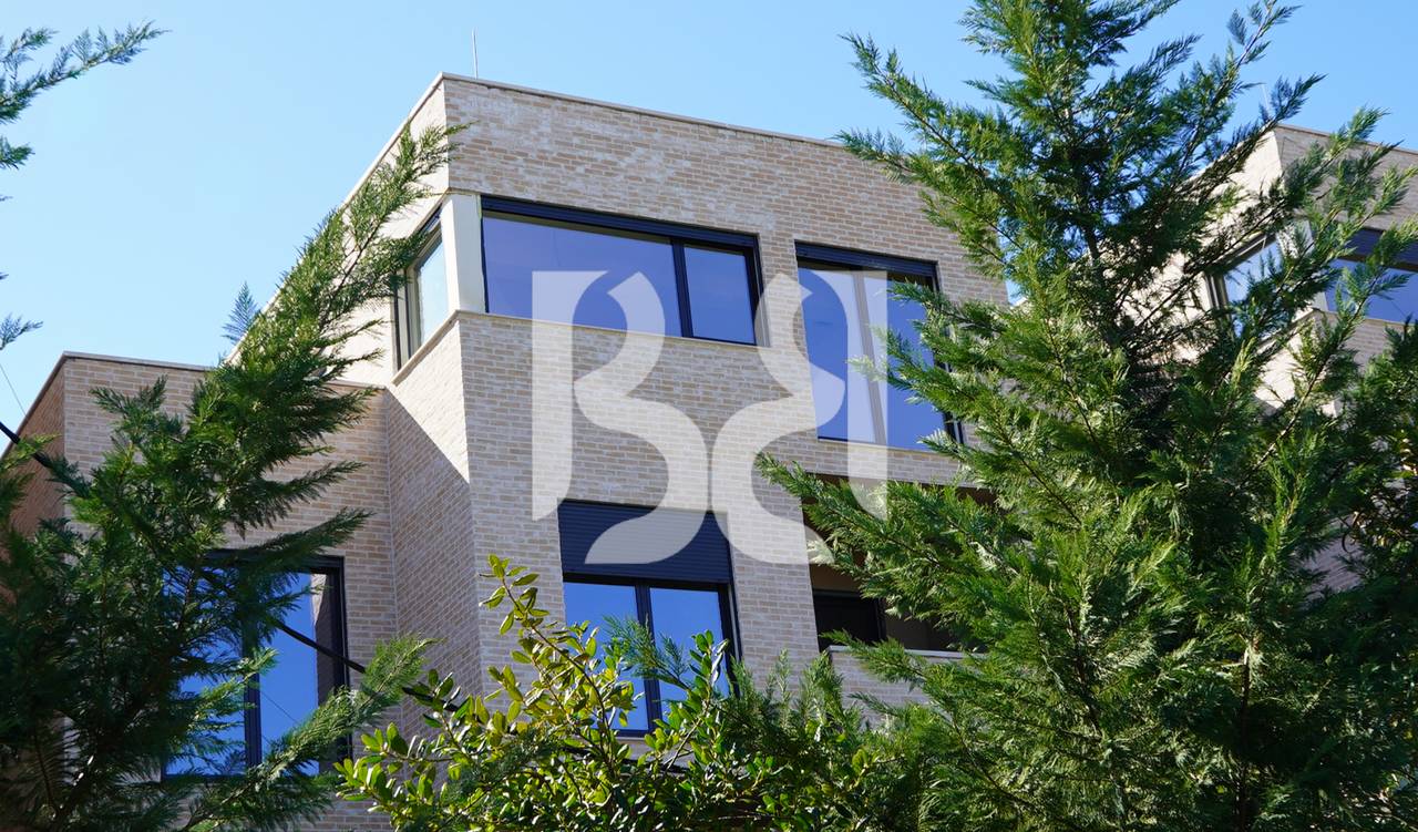 TRIPLEX LUKSOZE ME VERANDË PANORAMIKE – JETESË ELITARE NË PRIVATËSI TOTALE