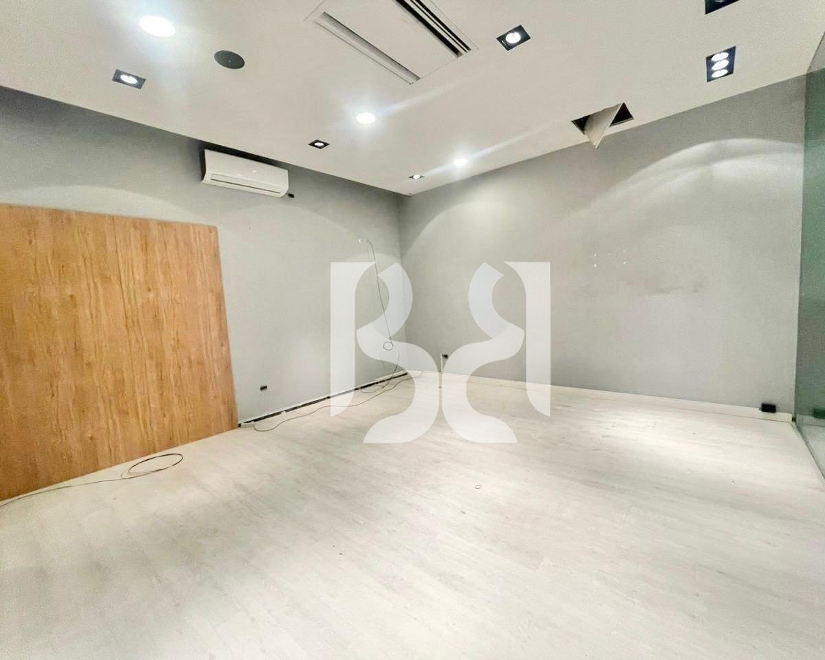 ROOM FOR RENT IN BLLOK NEAR THE UNIVERSITY BOOK