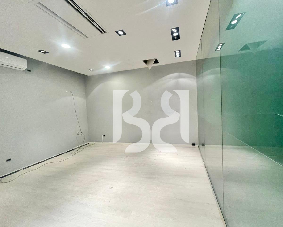 ROOM FOR RENT IN BLLOK NEAR THE UNIVERSITY BOOK