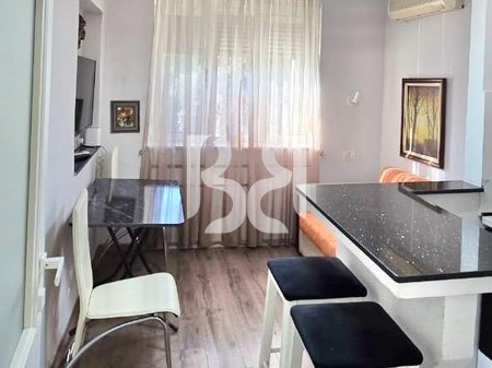 APARTAMENT ME QERA 1+1 TEK BULEVARDI BAJRAM CURRI,PRANE XHAMISE SE TABAKEVE