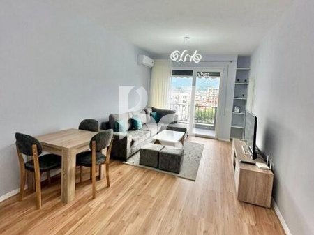 APARTAMENT 2+1 ME QERA PRANE RRUGES 5 MAJI