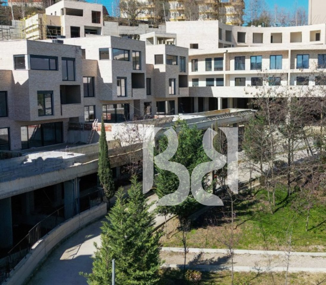 VILLA DI LUSSO CON PISCINA PRIVATA E VERANDA PANORAMICA – VITA D'ELEZIONE IN TOTALE PRIVACY