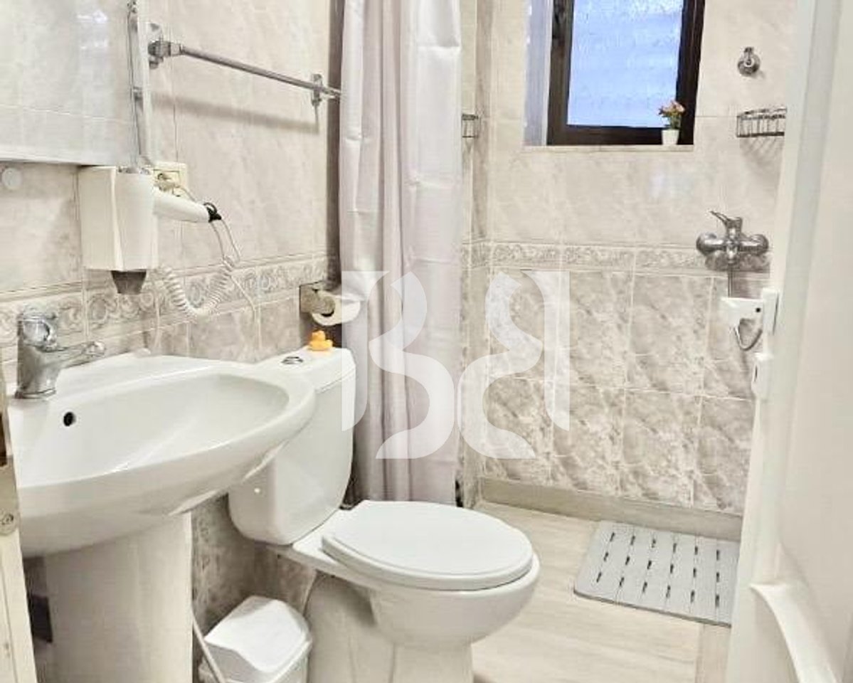 APARTAMENT ME QERA 1+1 TEK BULEVARDI BAJRAM CURRI,PRANE XHAMISE SE TABAKEVE