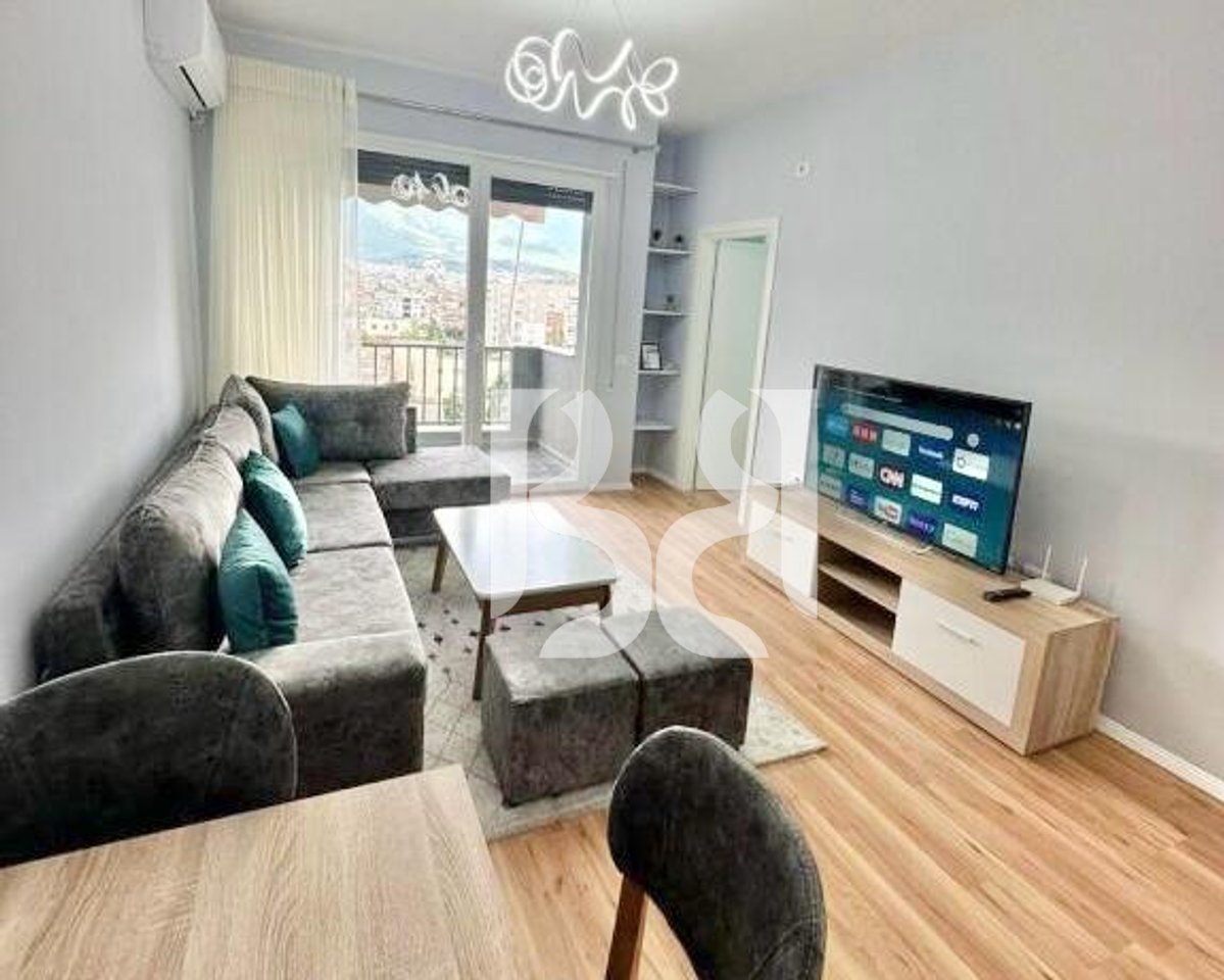 APARTAMENT 2+1 ME QERA PRANE RRUGES 5 MAJI