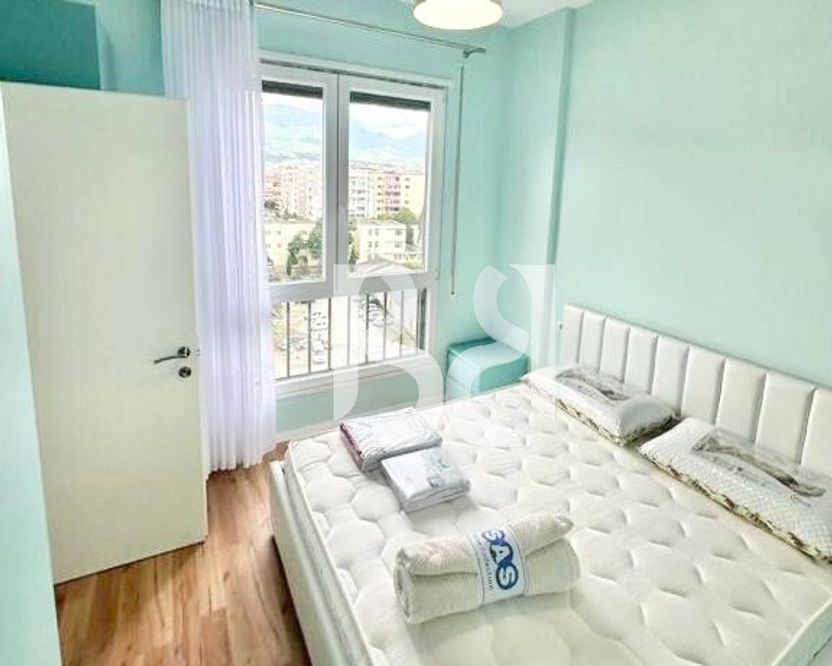 APARTAMENT 2+1 ME QERA PRANE RRUGES 5 MAJI