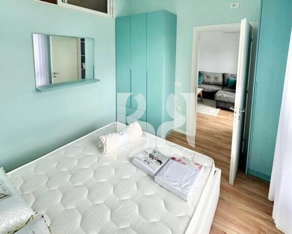 APARTAMENT 2+1 ME QERA PRANE RRUGES 5 MAJI