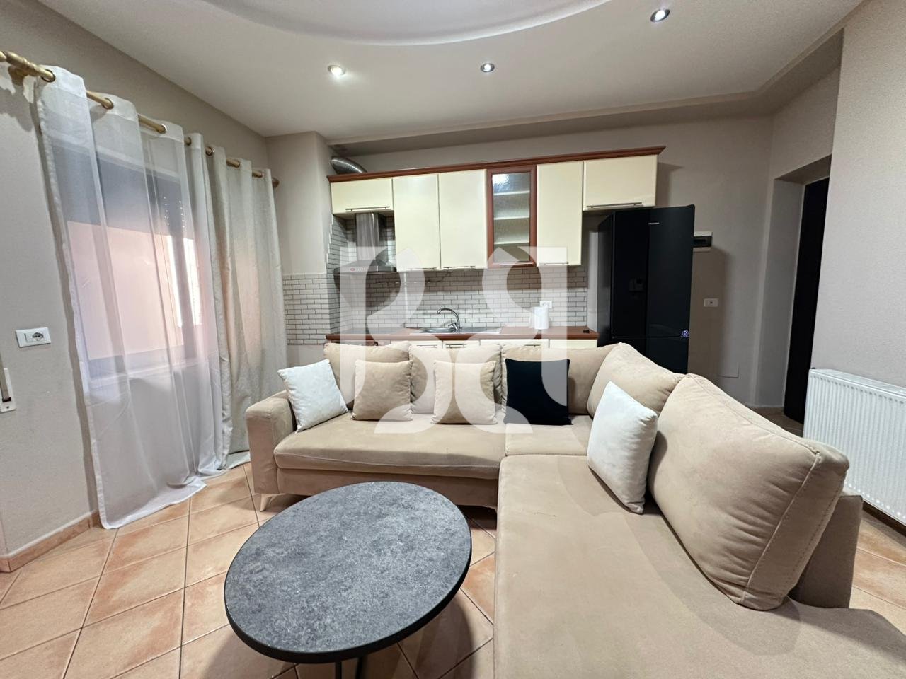 JEPET APARTAMENT 2+1+2 ME QIRA RRUGA BARRIKADAVE