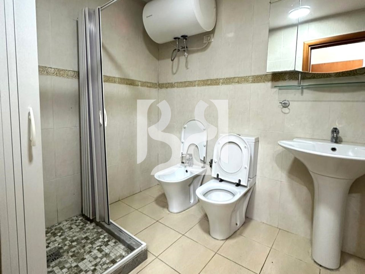 JEPET APARTAMENT 2+1+2 ME QIRA RRUGA BARRIKADAVE