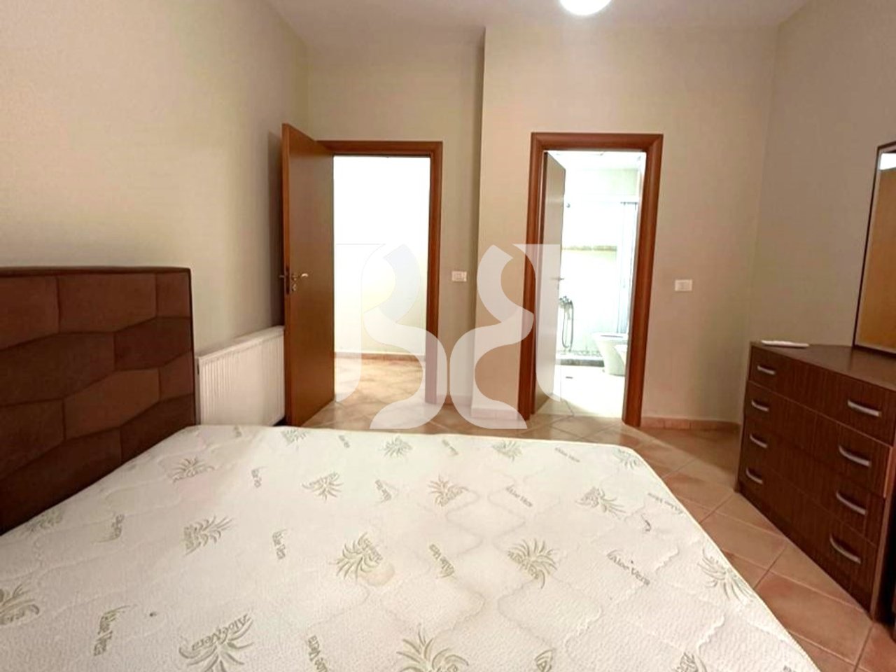 JEPET APARTAMENT 2+1+2 ME QIRA RRUGA BARRIKADAVE