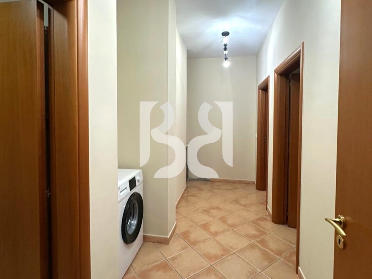 JEPET APARTAMENT 2+1+2 ME QIRA RRUGA BARRIKADAVE