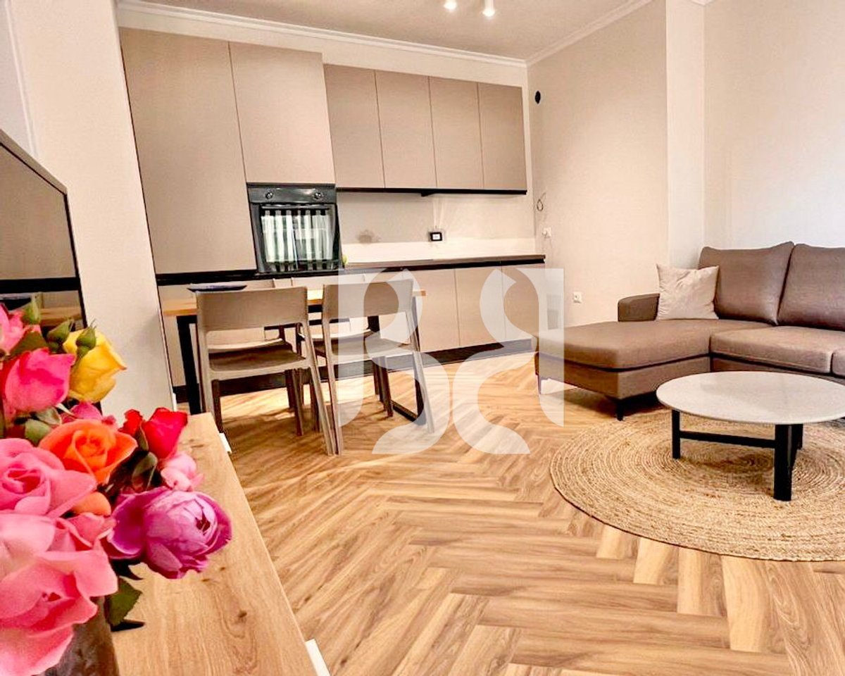 JEPET APARTAMENT 2+1+2 ME QIRA NE RRUGEN E KAVAJES PRANE KISHES KATOLIKE *