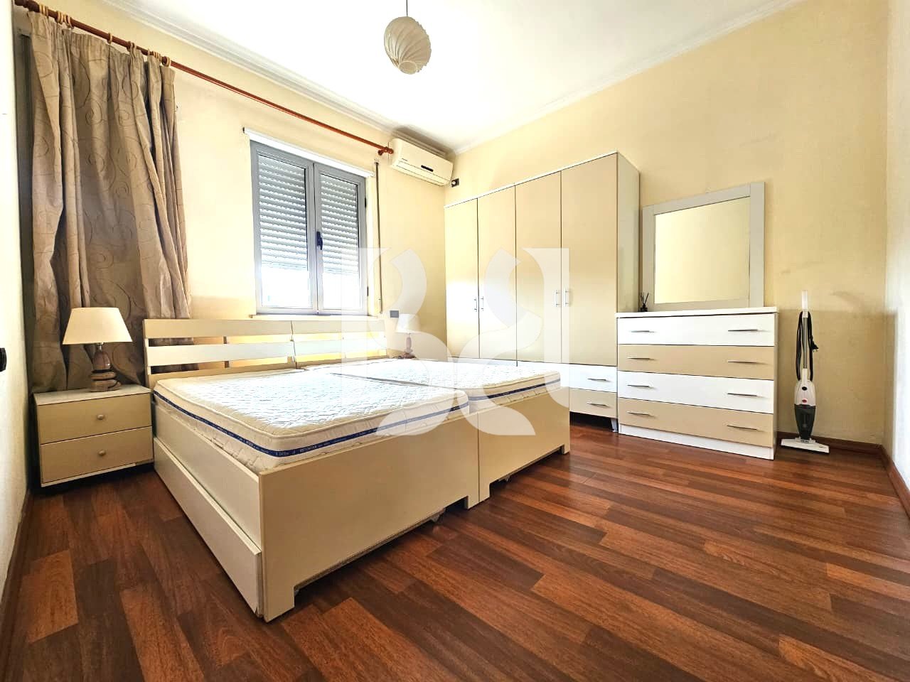 APARTAMENT 1+1 ME QIRA – PAZARI I RI
