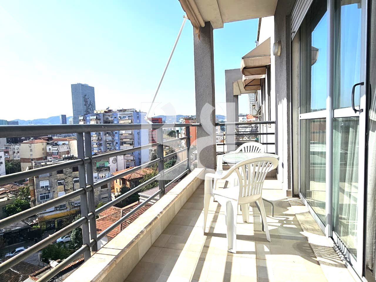 APARTAMENT 1+1 ME QIRA – PAZARI I RI