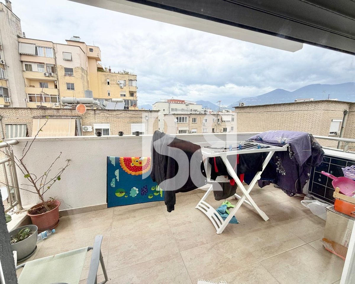 APARTAMENT ME QERA TEK ISH TREGU ELEKTRIK 2+1