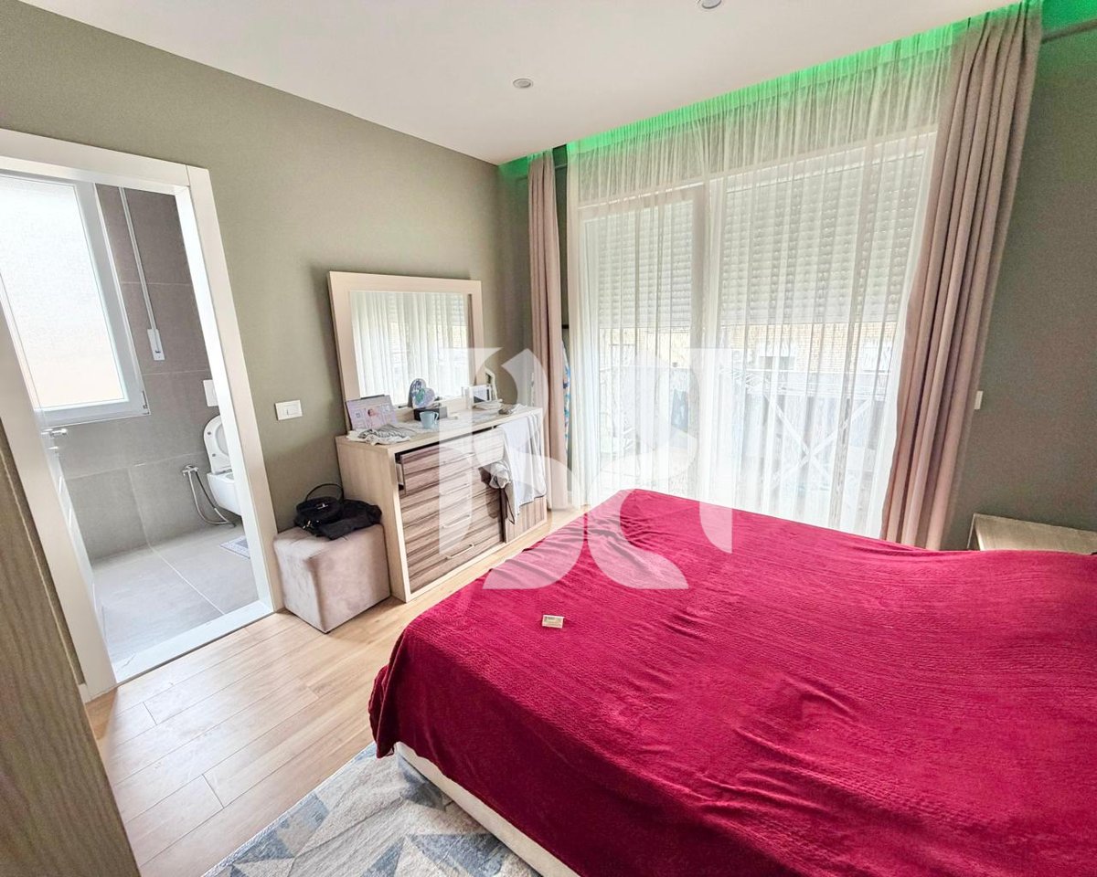 APARTAMENT ME QERA TEK ISH TREGU ELEKTRIK 2+1