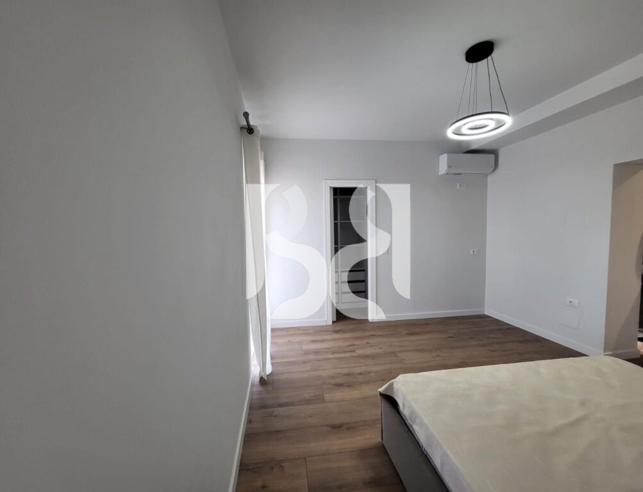 JEPET 1+1 KATI I 4 I NJE VILE PER QIRA TEK ISH PARKU*