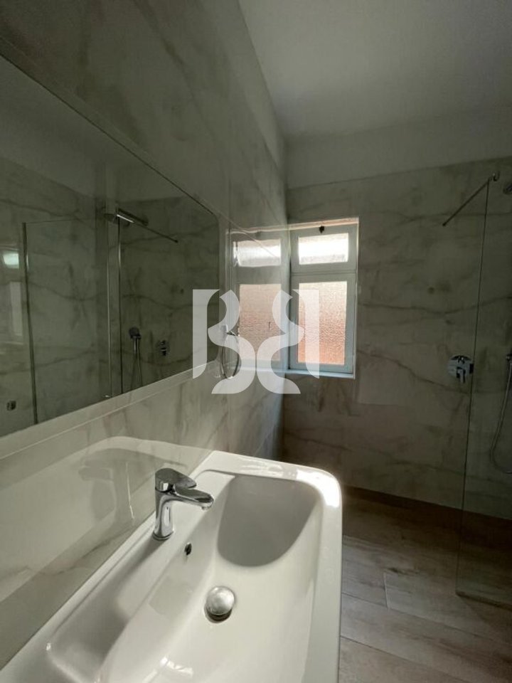 JEPET 1+1 KATI I 4 I NJE VILE PER QIRA TEK ISH PARKU*